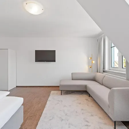 Neu Self-checkin In Birkach Messe-naehe, Flughafen